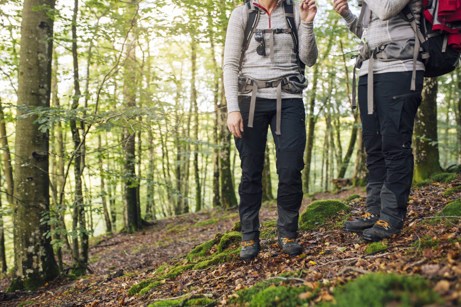 Trekking w komforcie: praktyczny poradnik wyboru wielozadaniowych spodni turystycznych