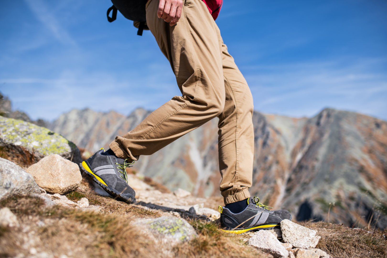 Trekking w komforcie: praktyczny poradnik wyboru wielozadaniowych spodni turystycznych