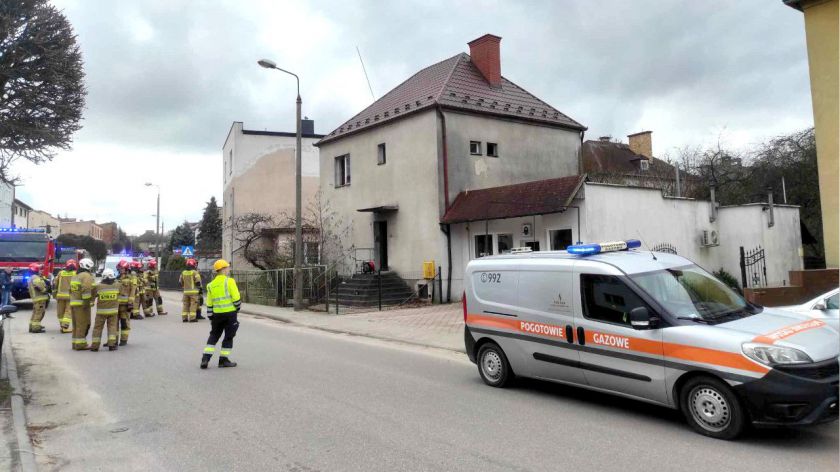 W budynku przy ulicy Wysokiej w Chojnicach ulatniał się gaz. Interweniowały służby ratunkowe, zamknięto ulicę