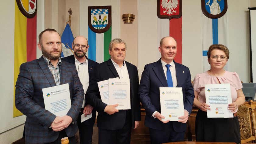 Tucholski Związek Powiatowo-Gminny podpisał umowy z wykonawcami na budowę i przebudowę dr&oacute;g na swoim terenie