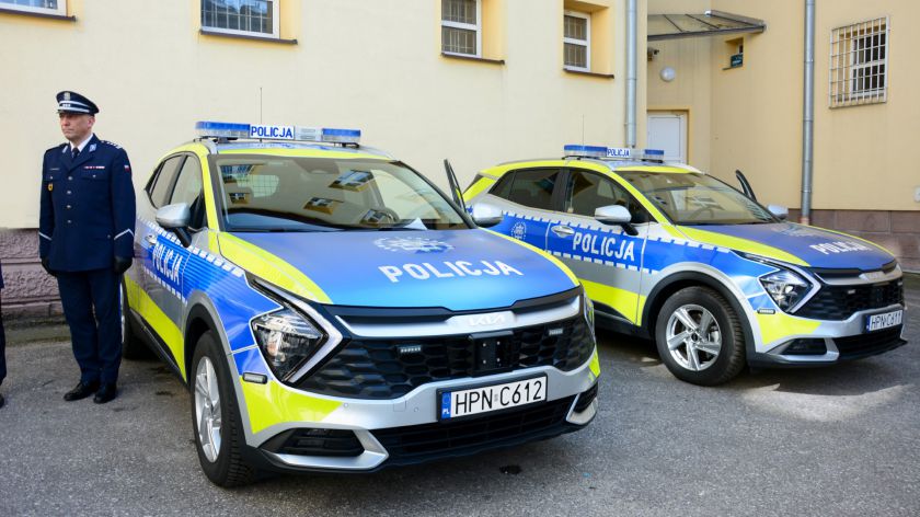 Komenda Powiatowa Policji w Chojnicach ma dwa nowe radiowozy FOTO