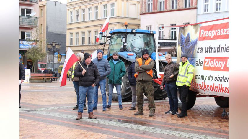 Traktory na rynku w Chojnicach. Rolnicy przekonywali do swoich racji