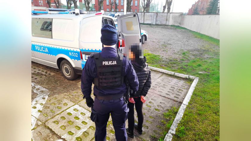 Kościerska policja zatrzymała 46-letnią mieszkankę Lęborka poszukiwaną za kradzież