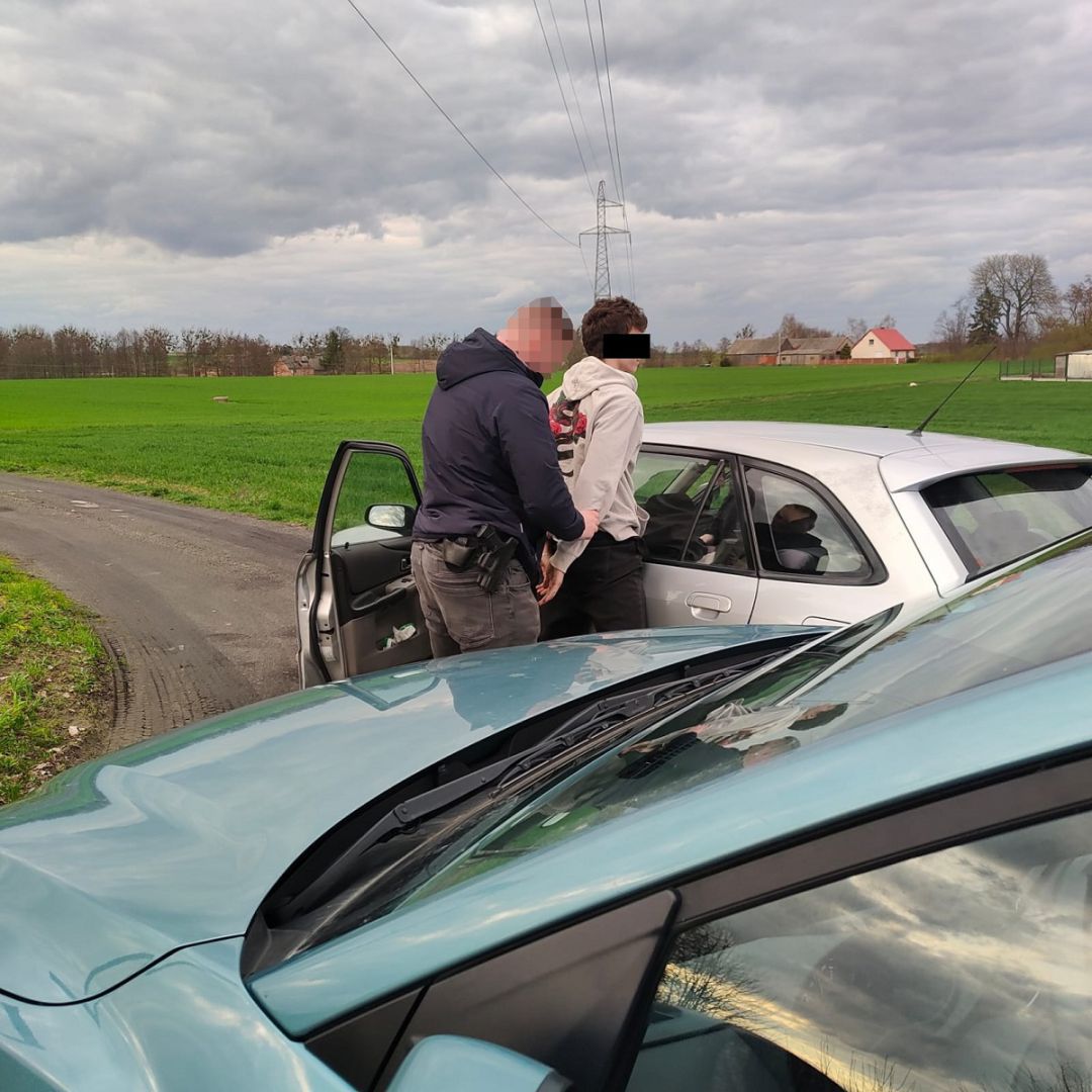 Złodzieje okradający sklepy w powiecie tucholskim zatrzymani. Jeden miał przy sobie narkotyki