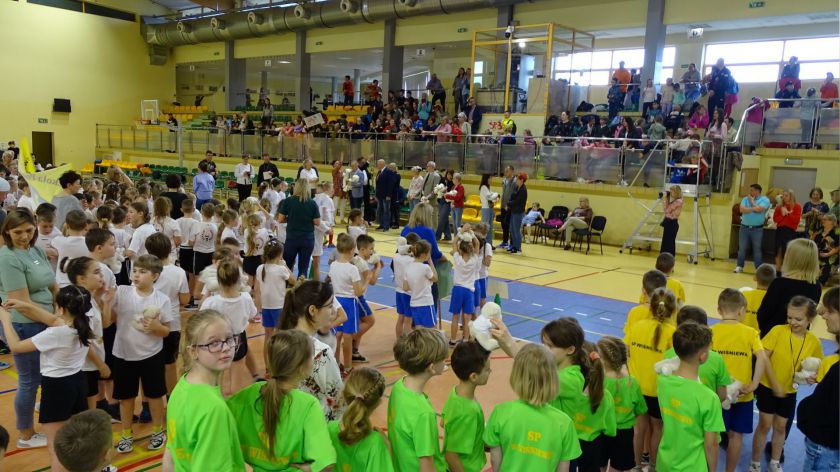 Szkoła podstawowa nr 3 wygrała dzisiejsze 11.04 zawody Pluszowego misia w Sępólnie Krajeńskim FOTO