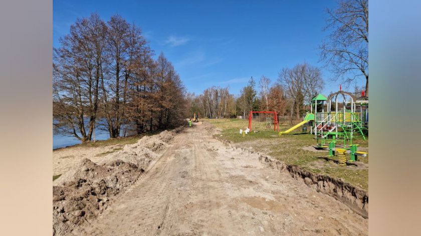 Do końca maja nad jeziorem Dobrogoszcz, w gminie Kościerzyna, powstanie nowa strefa sportowo-rekreacyjna