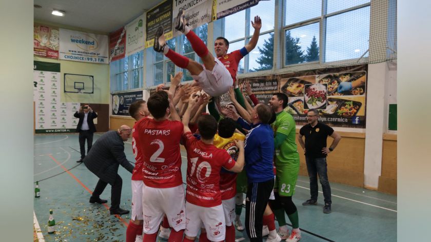 Kolejna odsłona świętowania awansu Red Devils Chojnice do Futsal Ekstraklasy. Dziś 24.04. pokazowy trening i spotkanie z kibicami