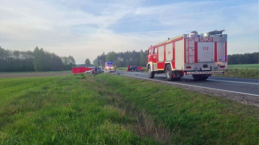 Śmiertelny wypadek w miejscowości Płocicz w gminie Kamień Krajeński. Na DK 25 zginęły tu dwie osoby