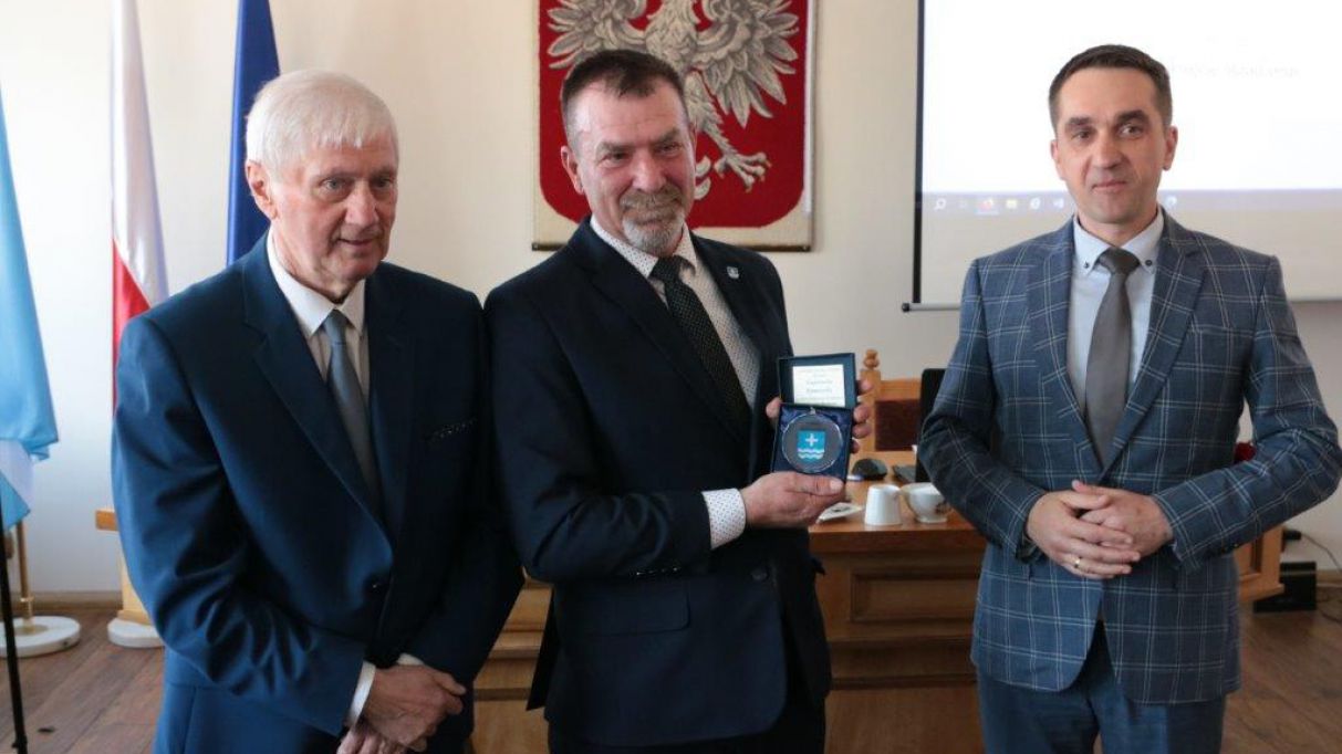 Eugeniusz Kosarczuk nagrodzony na koniec kadencji Rady Gminy Rzeczenica