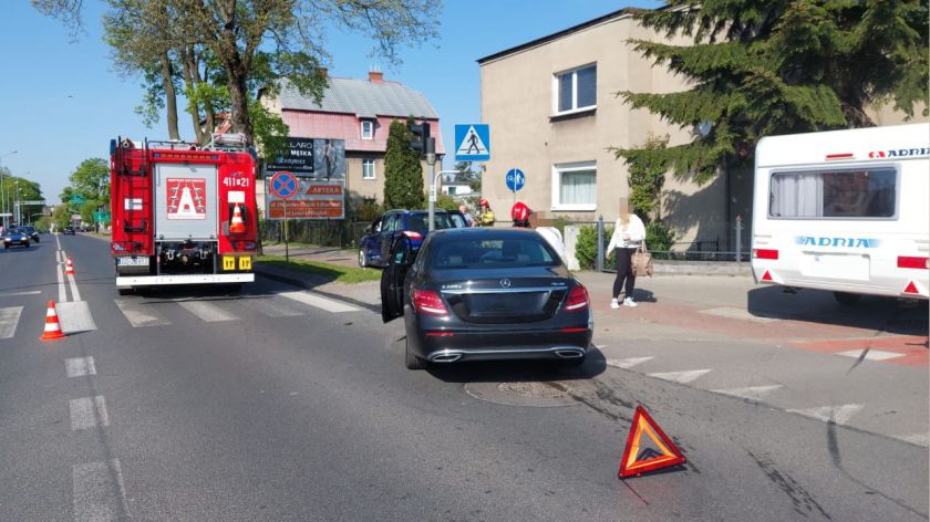 Wypadek na ulicy Gdańskiej w Chojnicach. Na skrzyżowaniu zderzyły się dwa samochody osobowe AKTUALIZACJA