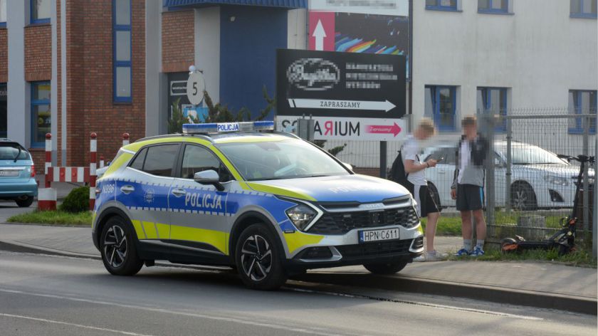 Na ulicy Sępoleńskiej w Chojnicach samochód osobowy potrącił nastolatka. Chłopca przewieziono do szpitala