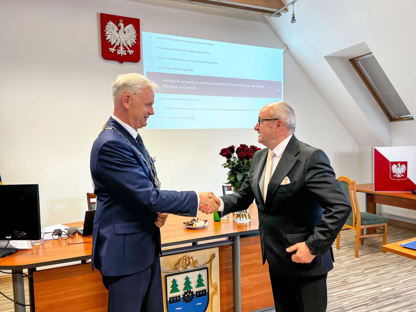 Daniel Szpręga oficjalnie burmistrzem Czerska. Były włodarz Przemysław Biesek-Talewski przewodniczącym rady. Doszło do wymiany zdań