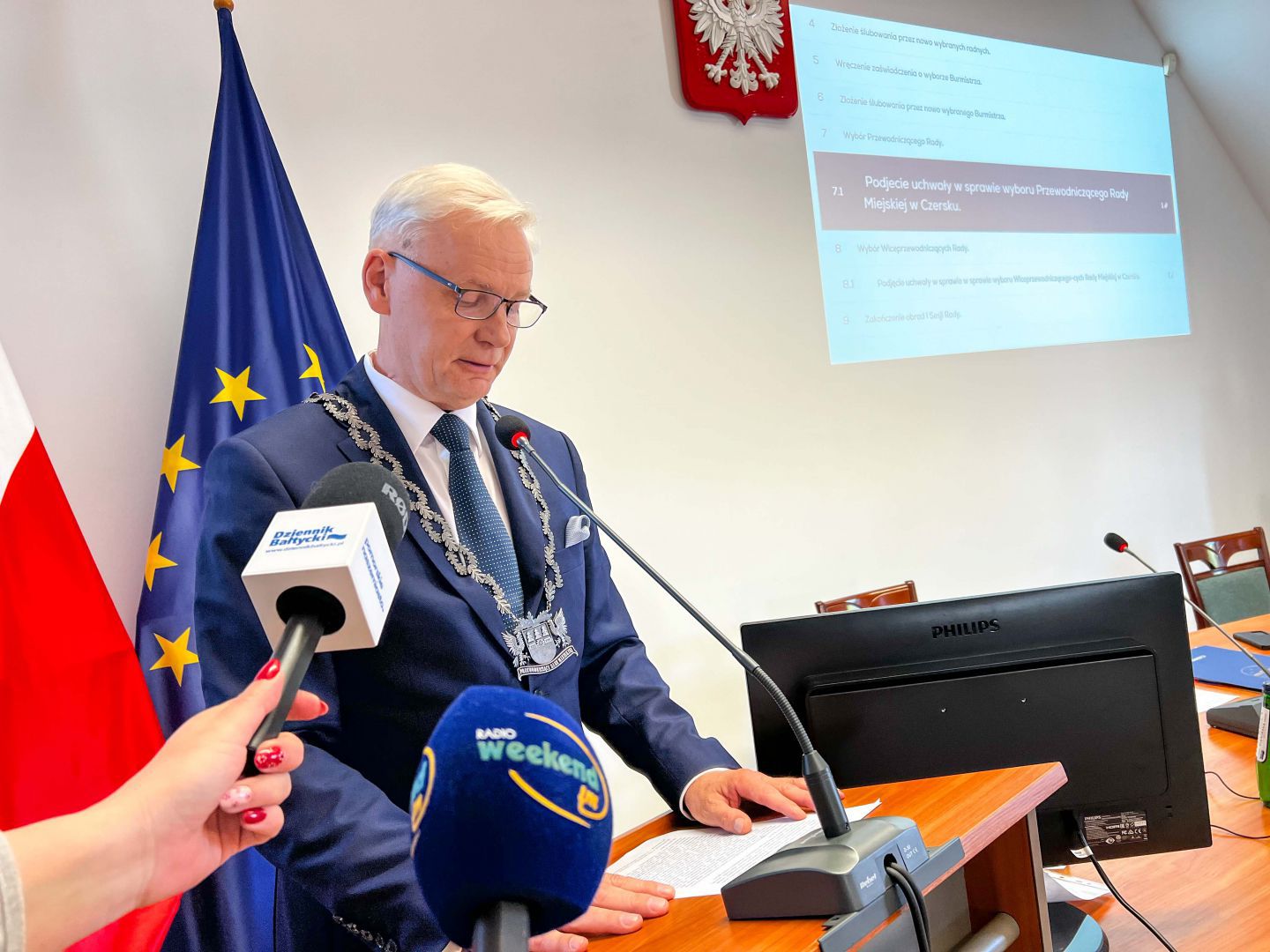 Daniel Szpręga oficjalnie burmistrzem Czerska. Były włodarz Przemysław Biesek-Talewski przewodniczącym rady. Doszło do wymiany zdań