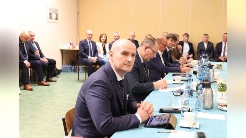 Jest nowy starosta powiatu tucholskiego. To Andrzej Urbański ze Śliwic. Zagłosowało na niego 13 radnych powiatowych