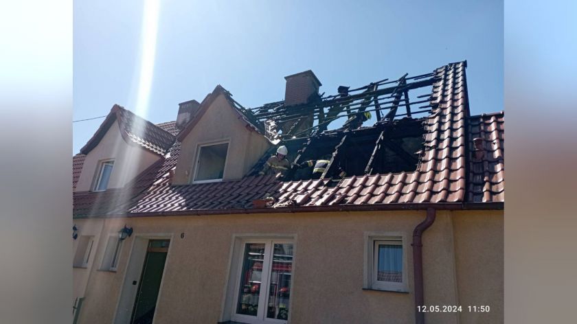 W Debrznie w pow. człuchowskim spłonęło poddasze budynku mieszkalnego