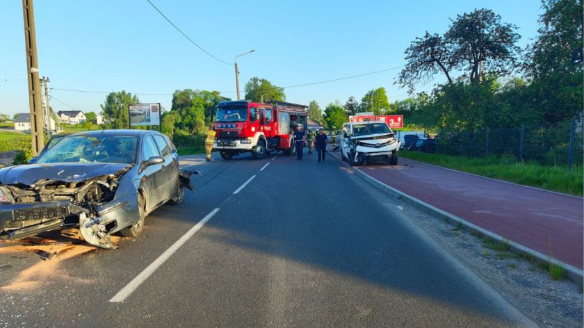 Kościerzyna-Wybudowanie Trzy osoby zostały ranne po zderzeniu trzech pojazdów na drodze wojewódzkiej 214 