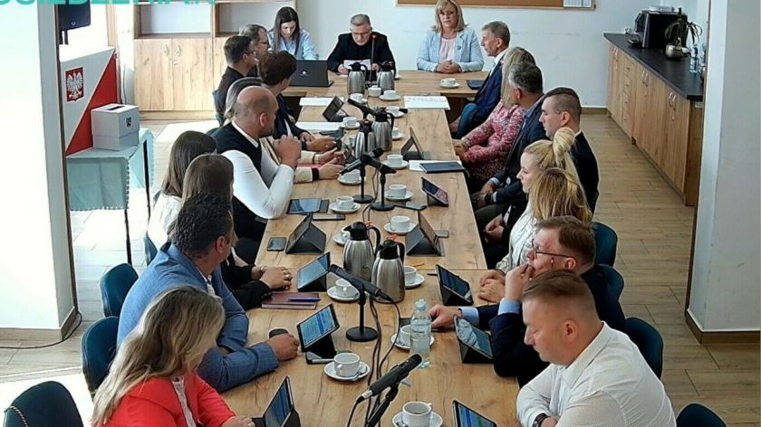 Wójt elekt gminy Borzytuchom jeszcze nie złożył ślubowania. Na sesji do ślubowania nie doszło