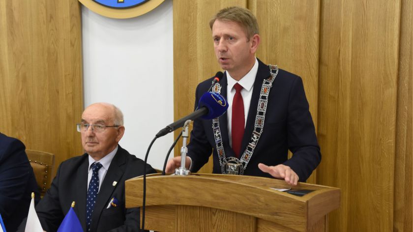 Burmistrz Brus uzyskał absolutorium za zeszły rok. Jednomyślności wśród radnych jednak nie było