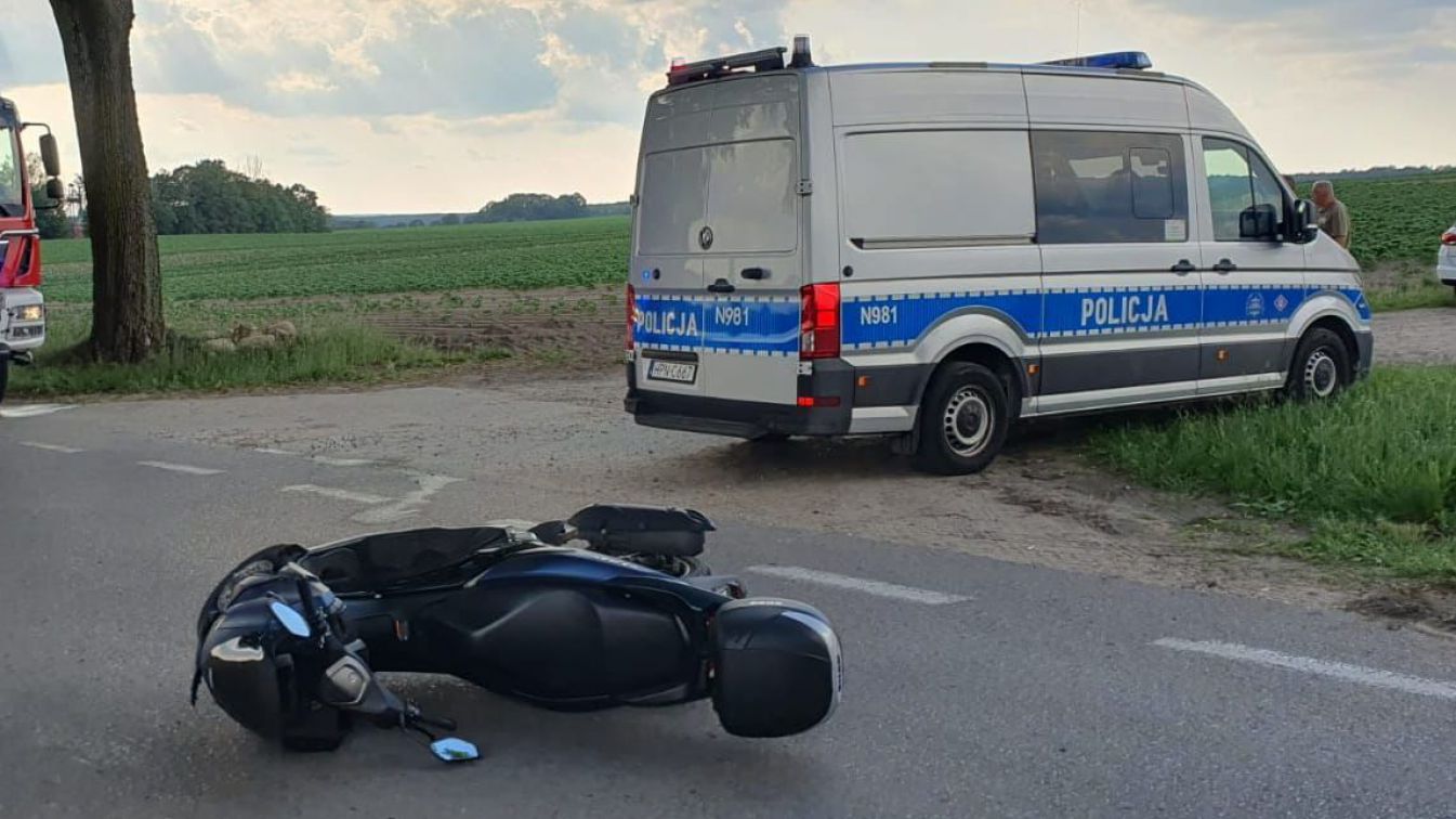 "Kierująca oplem nie ustąpiła pierwszeństwa przejazdu". Mieszkaniec gminy Chojnice trafił do szpitala po wypadku w Czartołomiu (FOTO)