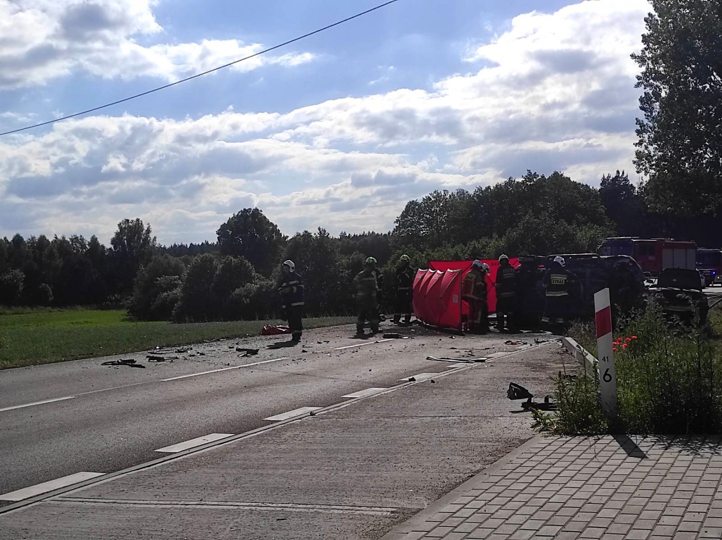 Tragiczny wypadek na drodze 240 w Lubiewicach. Nie żyje jedna osoba (AKTUALIZACJA, FOTO)