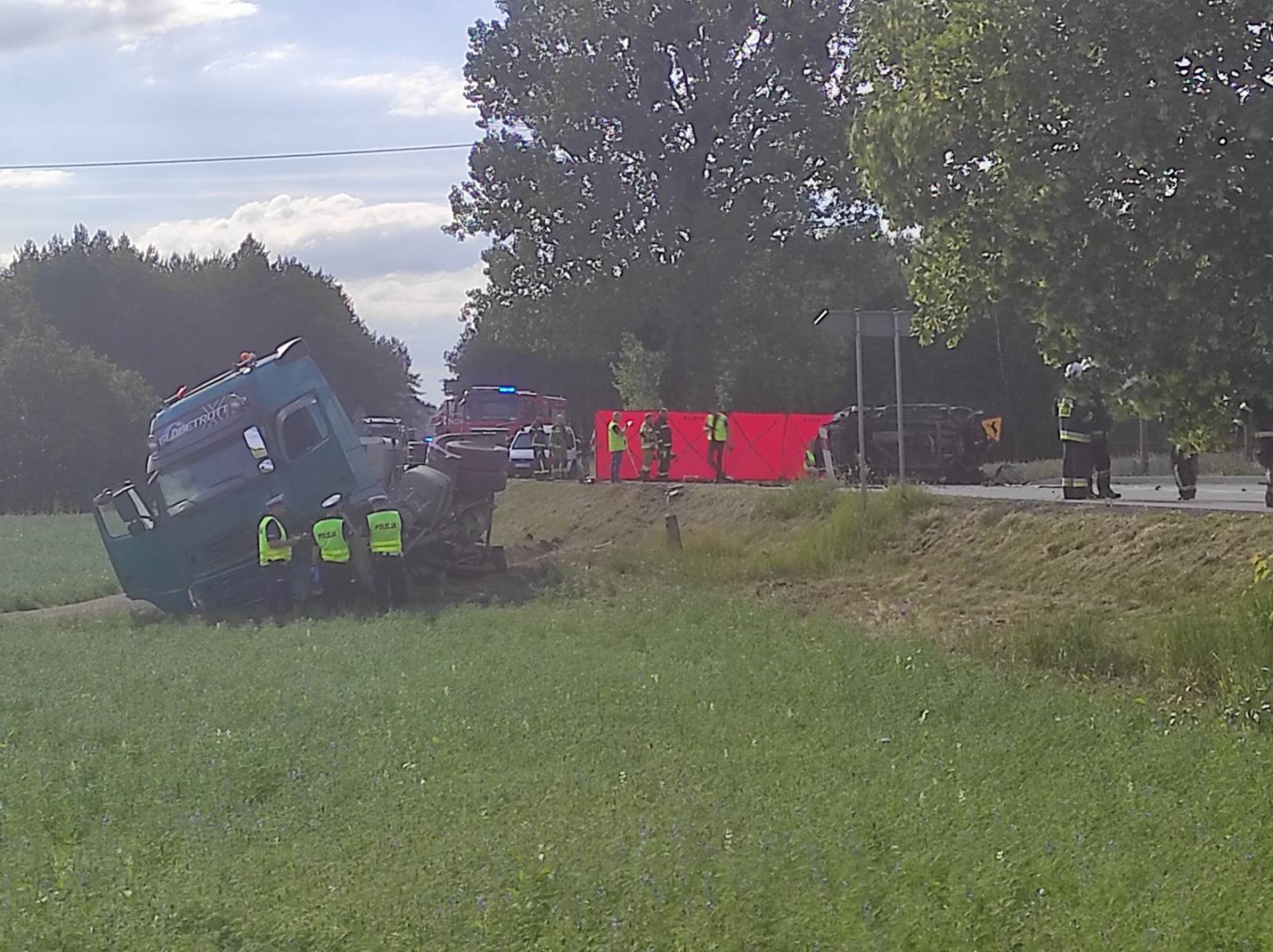 Tragiczny wypadek na drodze 240 w Lubiewicach. Nie żyje jedna osoba (AKTUALIZACJA, FOTO)