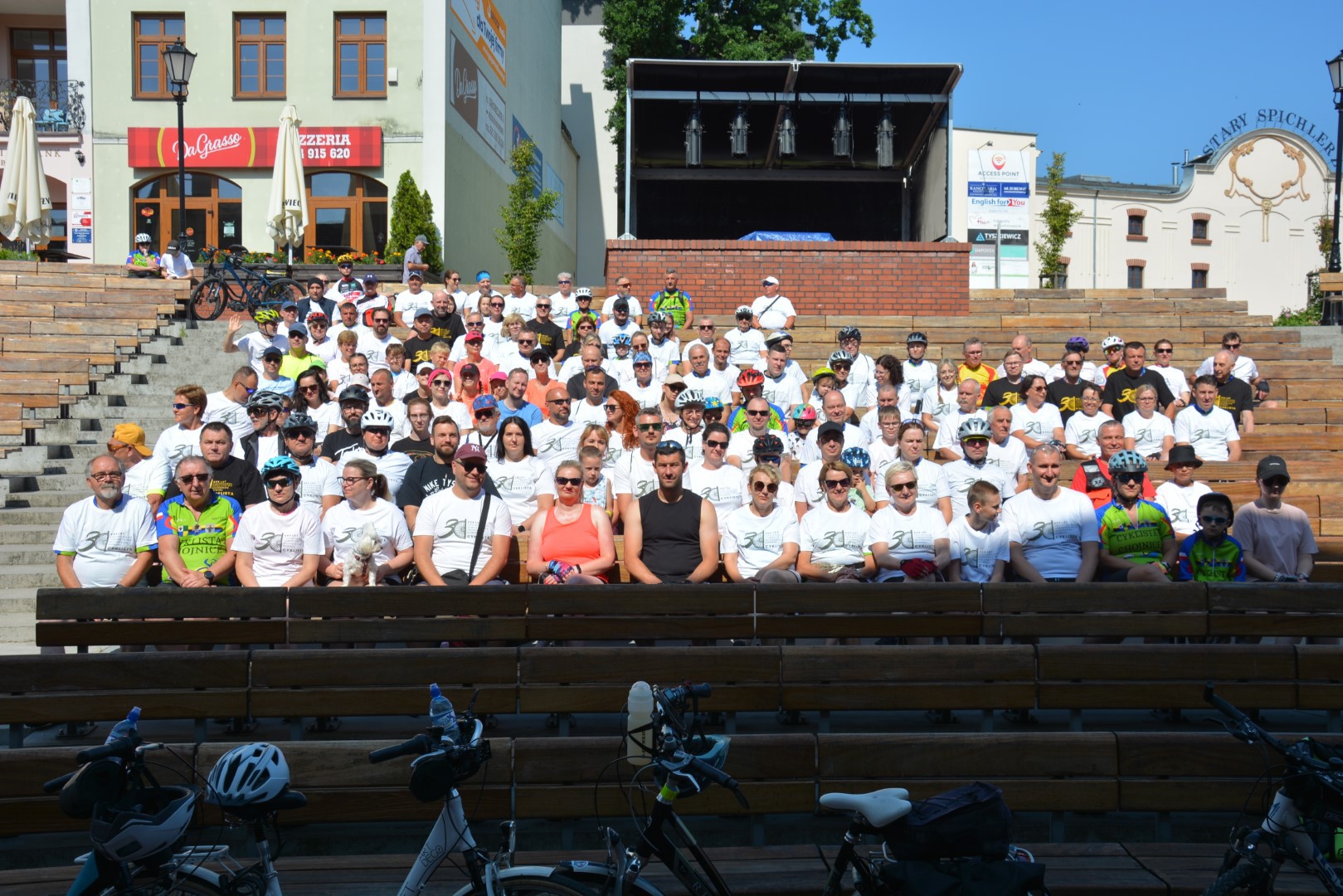 Chojnickie Towarzystwo Miłośnik&oacute;w Roweru "Cyklista" celebruje dziś 30 urodziny. Z tej okazji wyruszyli w 30 km rajd rowerowy
