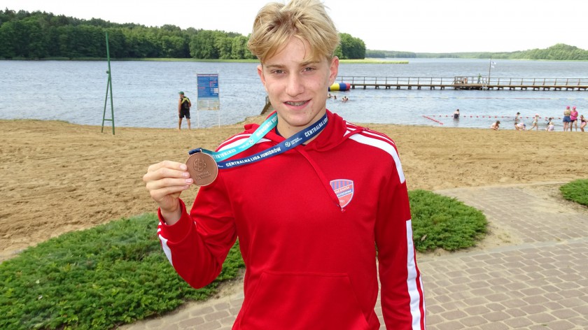 Antoni Burkiewicz, wychowanek Krajny Sępólno, zdobył z Akademią Rakowa Częstochowa brązowy medal Centralnej Ligi Juniorów FOTO, ROZMOWA