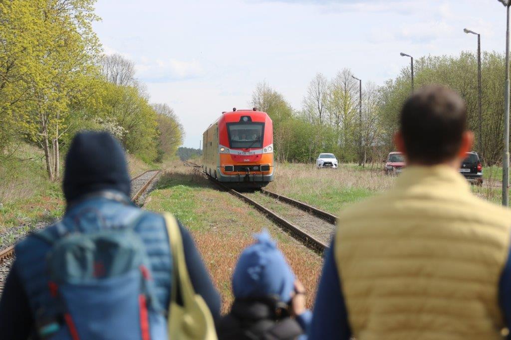 Radio Weekend FM, les trains circulent 10 fois moins fréquemment que ne l’a assuré PKP PLK.  Les transporteurs utilisent-ils la ligne ferroviaire de Człuchów à Przechlewo ?