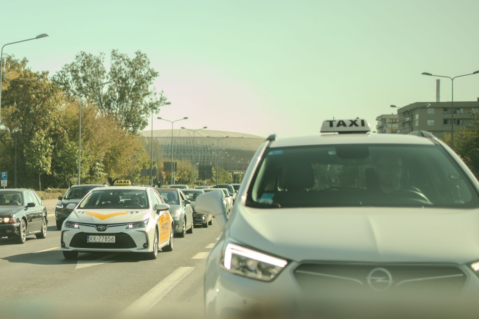 Zamawianie taxi z wyprzedzeniem - poznaj korzyści i możliwości
