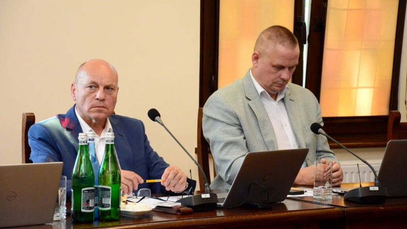 Oskarżony o kradzież Eugeniusz W. nie pełni już funkcji wiceprzewodniczącego Rady Powiatu Chojnickiego