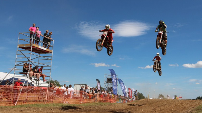 Troje zawodników Człuchowskiego Auto-Moto-Klubu Poltarex na podium podczas pierwszego dnia Mistrzostw Polski w Motocrossie FOTO, RELACJE