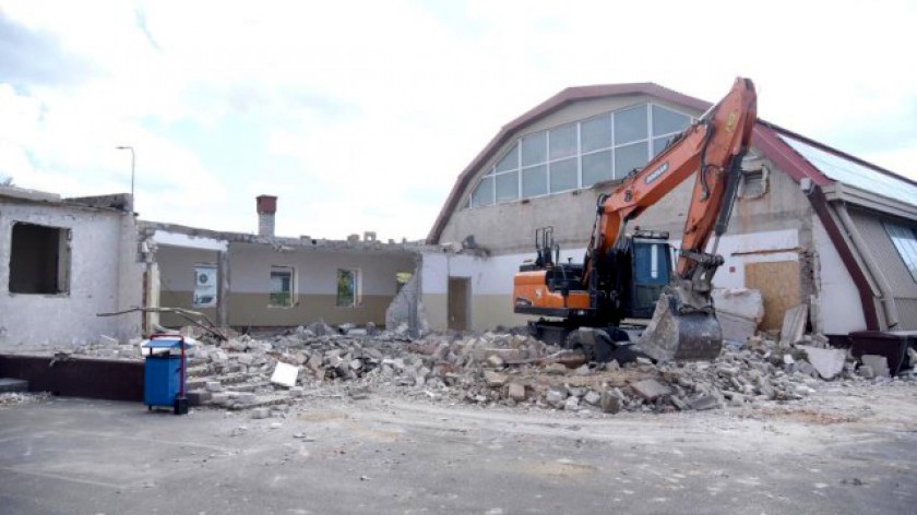Rozpoczęła się rozbudowa Szkoły Podstawowej w Rytlu. Na początek rozbiórka części obiektu