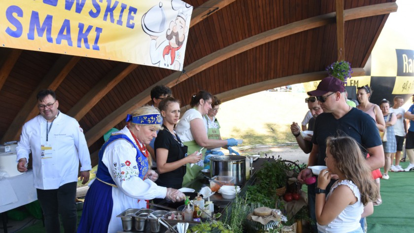 Były kiszonki, zakwas i gotowanie na żywo. Dziewiąte Kiszewskie Smaki w Starej Kiszewie FOTO