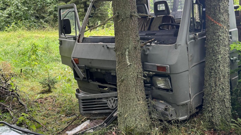 Śmiertelny wypadek w miejscowości Lipieniec w gminie Czarna Dąbrówka. &quotPrawdopodobnie kierowca zasłabł"