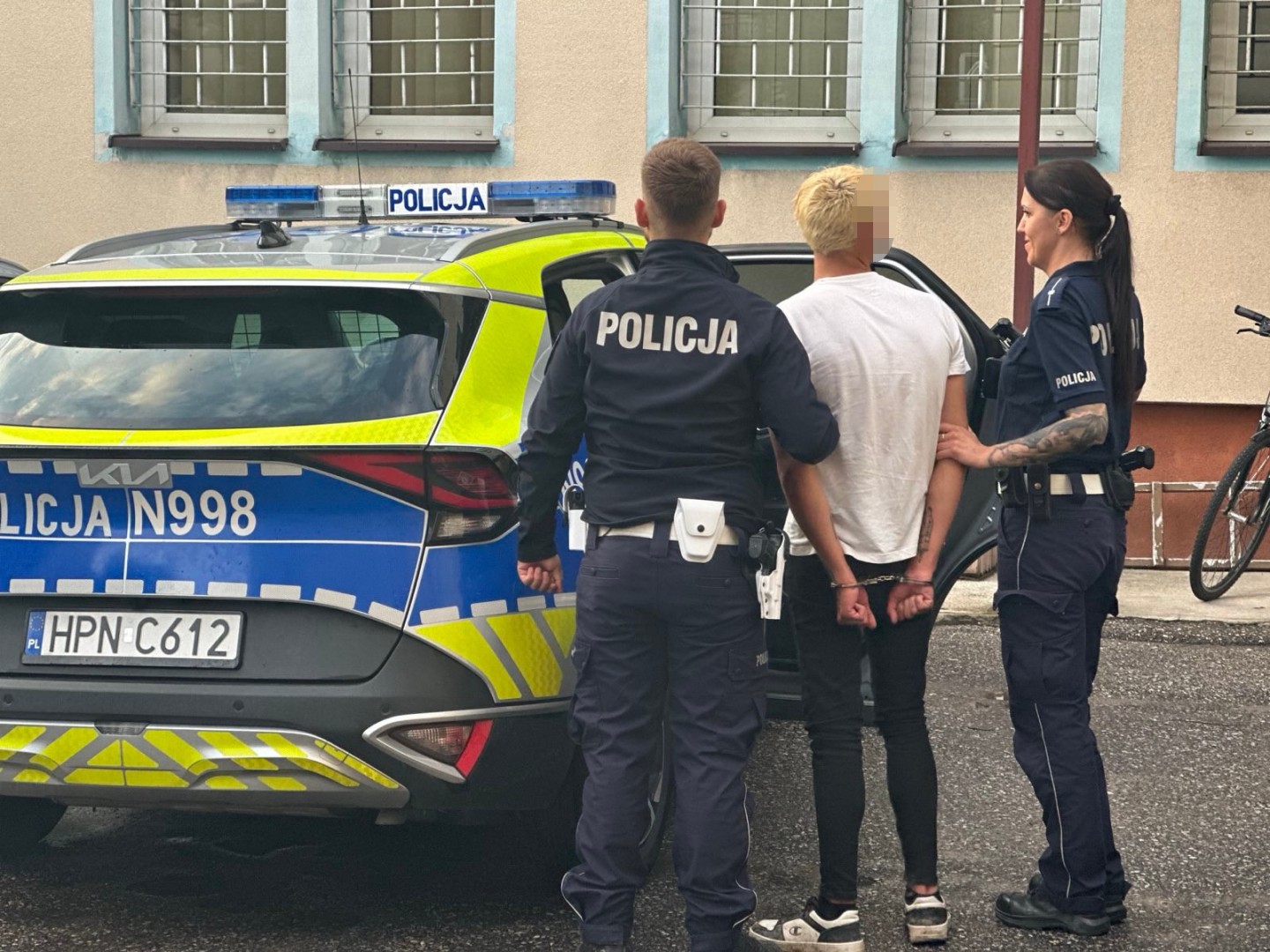 Jechał po pijanemu i wbrew zakazowi. 19-latek doprowadził do dachowania w Pawłowie, w gminie Chojnice (FOTO)