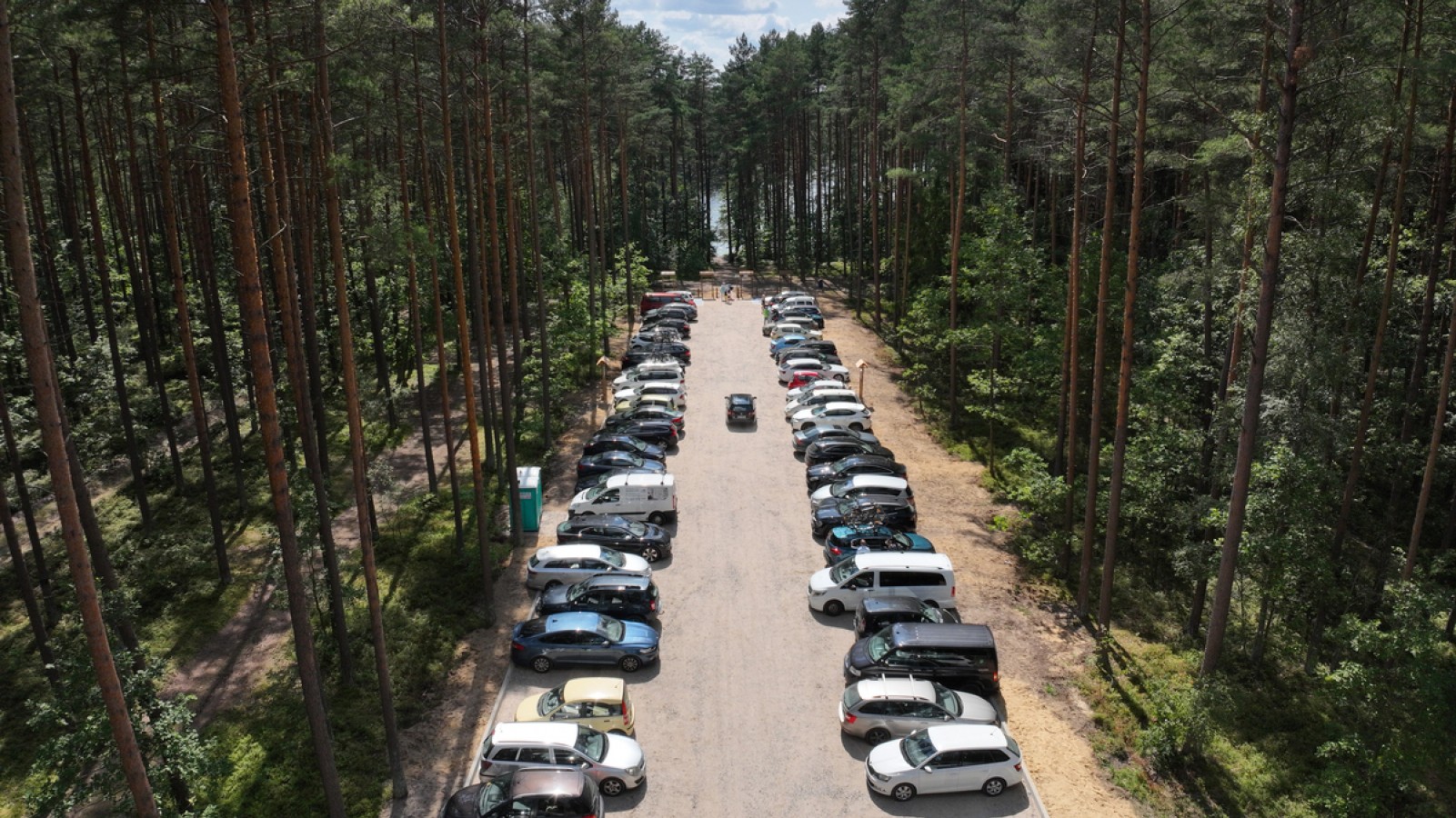 Parking nad jeziorem Bardze Duże już oficjalnie dostępny. Zakończyła się przebudowa, zlecona przez Nadleśnictwo Człuch&oacute;w (FOTO)
