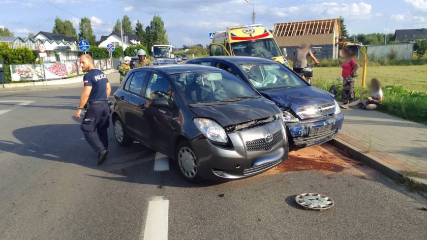 Kolizja dwóch osobówek na ulicy Wielewskiej w Czersku. Sprawczyni została ukarana mandatem
