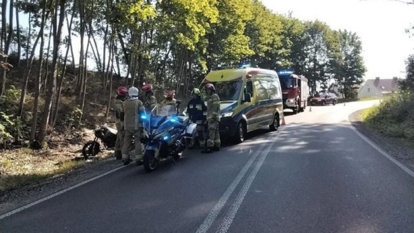 Wypadek motocyklisty na drodze wojewódzkiej 212 w okolicach osady Wolność. Były utrudnienia w ruchu AKTUALIZACJA
