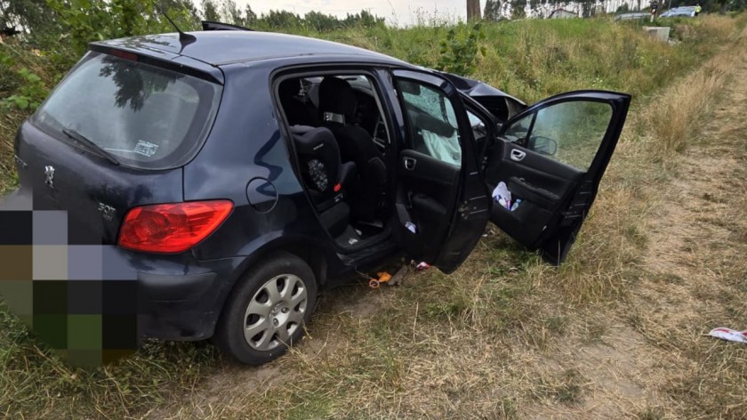 Nieprawidłowe wyprzedzanie prawdopodobną przyczyną wypadku pod Tucholą. Ucierpiała rodzina z gminy Czersk