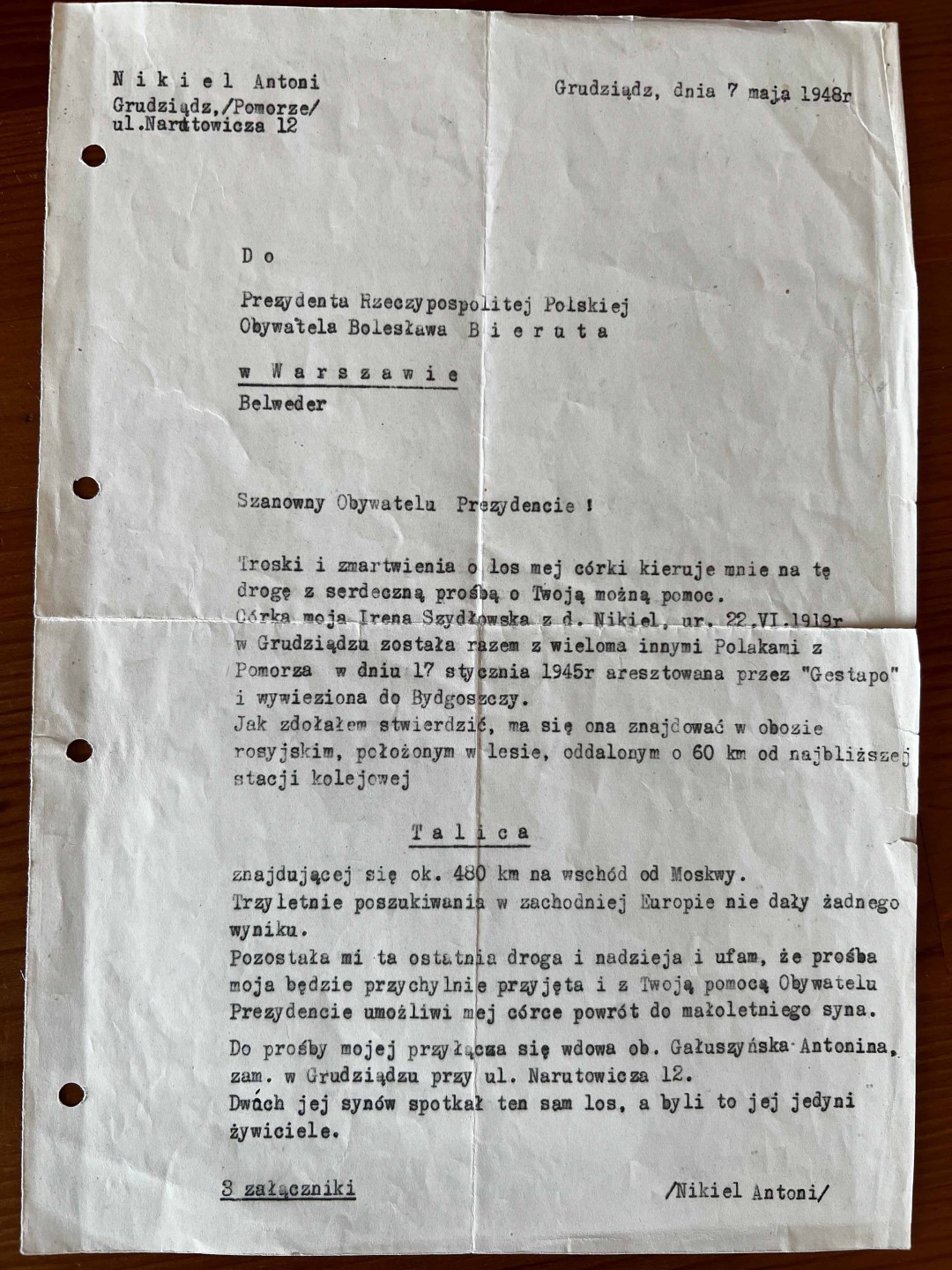 Los babci poznała dzięki obrączce odnalezionej w chojnickiej Dolinie Śmierci. "Będziemy ją przekazywać z pokolenia na pokolenie"