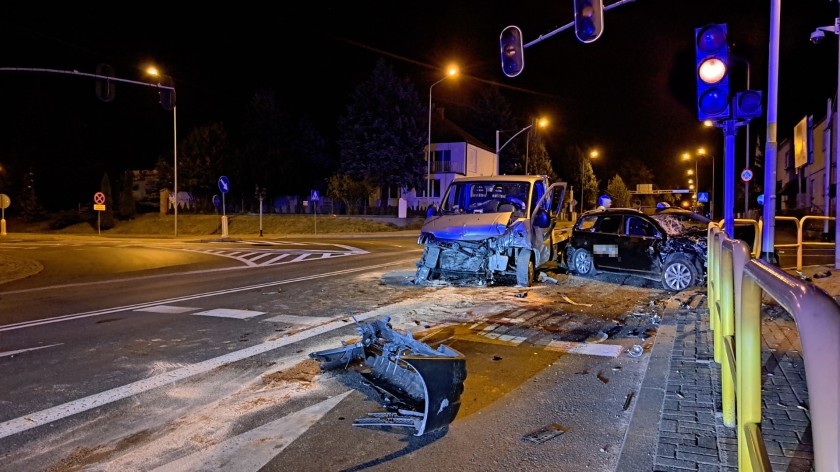 Wypadek na skrzyżowaniu ulicy Gdańskiej z Kościerską i Świętopełka w centrum Chojnic. Są wstępne ustalenia AKTUALIZACJA