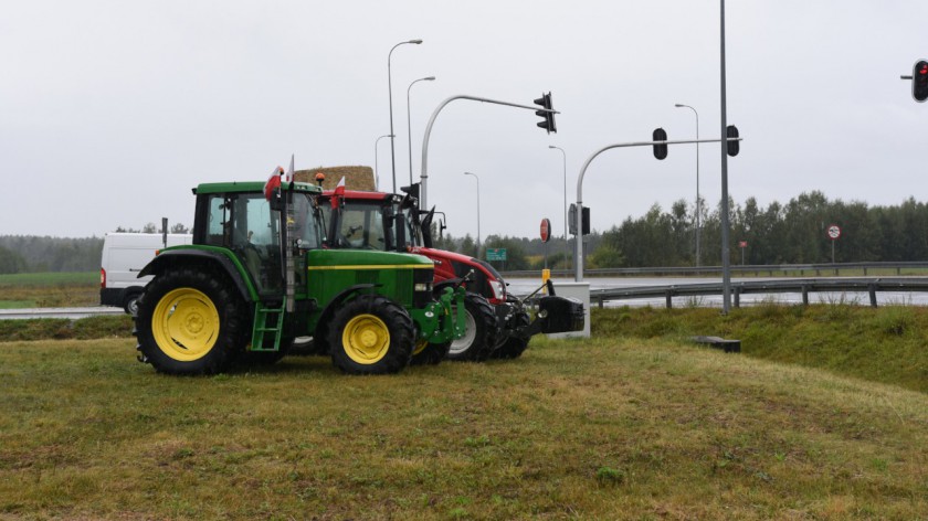 Apel rolników z regionu. Chcą wspomóc powodzian paszą dla zwierząt, ale jest problem z transportem darów