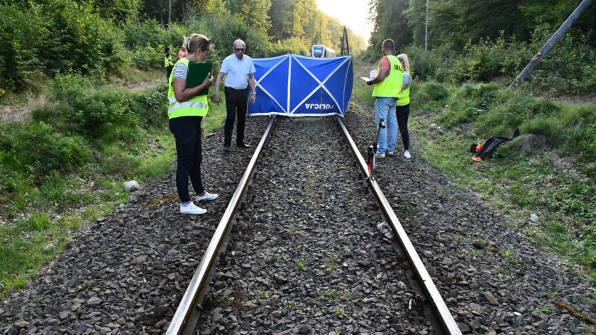 Pociąg śmiertelnie potrącił kobietę. Tragiczny wypadek na torach w Kościerzynie