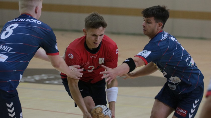 Dopiero się dogrywamy. Handball Czersk wykonał pierwszy krok w kierunku awansu. Na inaugurację sezonu pokonał Czarnych Olecko FOTO