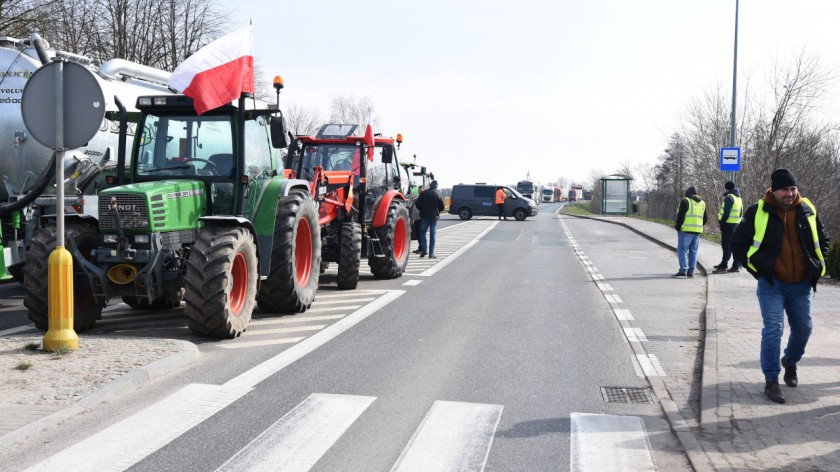 Dziś przy węźle chojnickiej obwodnicy kolejna akcja rolników. Chodzi o hodowlę świń i zagrożenie ASF-em