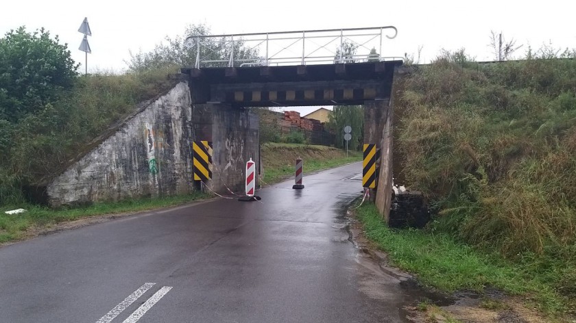 Po uszkodzeniu wiaduktu w Śliwicach, przewoźnik wprowadza awaryjny rozkład jazdy pociągów