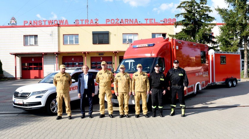 Strażacy z województwa pomorskiego wyruszyli z Chojnic do Głuchołaz. Pomogą w usuwaniu skutków powodzi 