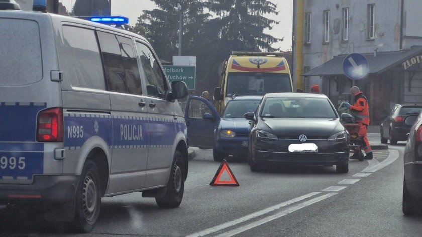 Zderzenie pojazdów i utrudnienia w centrum Czerska