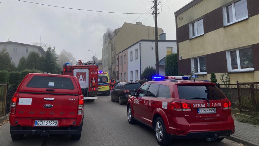 Pożar mieszkania w kamienicy przy ulicy Dąbrowskiego w Czersku. Jest jedna ofiara śmiertelna AKTUALIZACJA