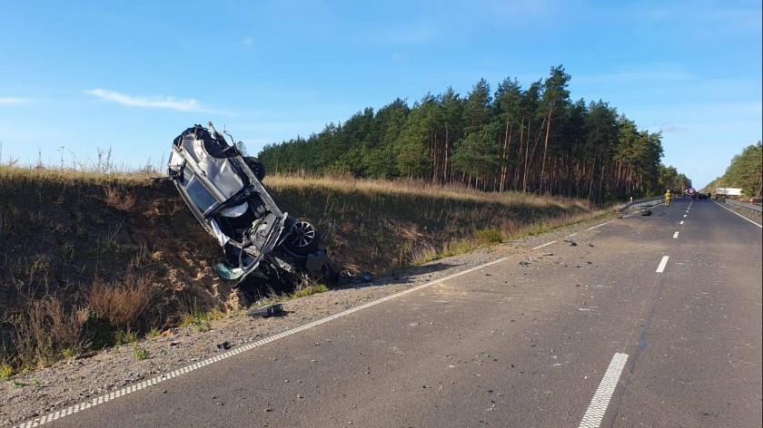 Wypadek na DK 25 w okolicy obwodnicy Brzezia w gm. Rzeczenica. Dwie osoby są poszkodowane AKTUALIZACJA, FOTO